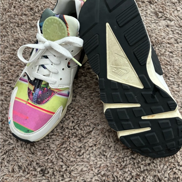 Nike Huaraches. Unique mismatched sneakers with glow in the dark logos. - Picture 4 of 4